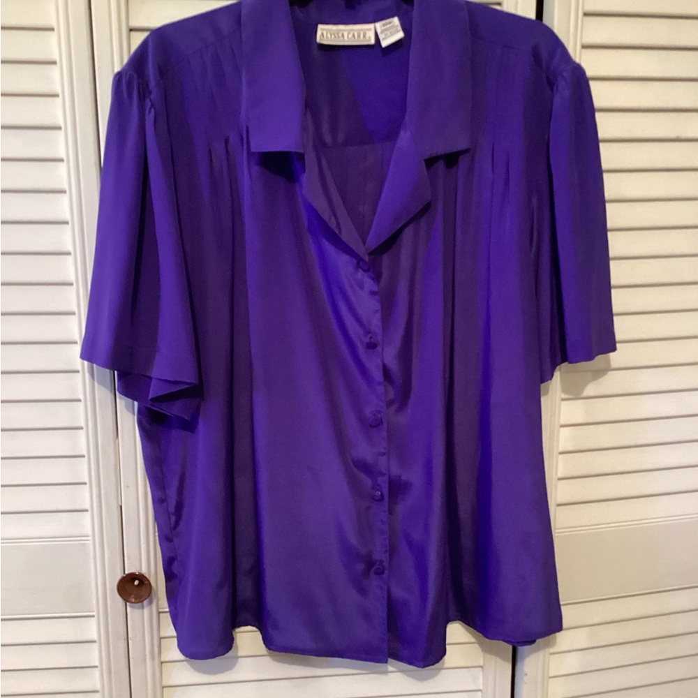 Alyssa Carr Woman’s purple short sleeve dress blouse, size 22W